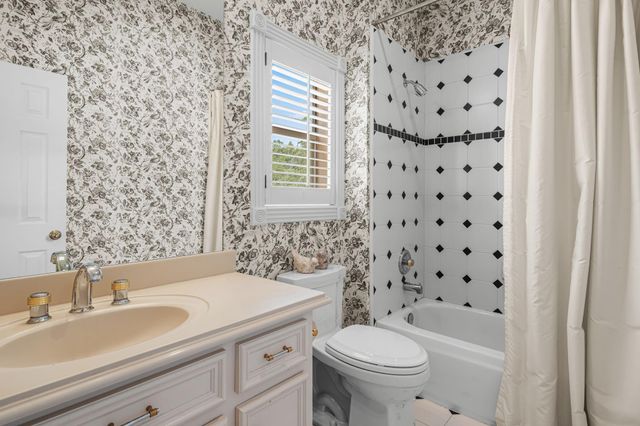 914 Huntington Cove, Houston, TX 77063