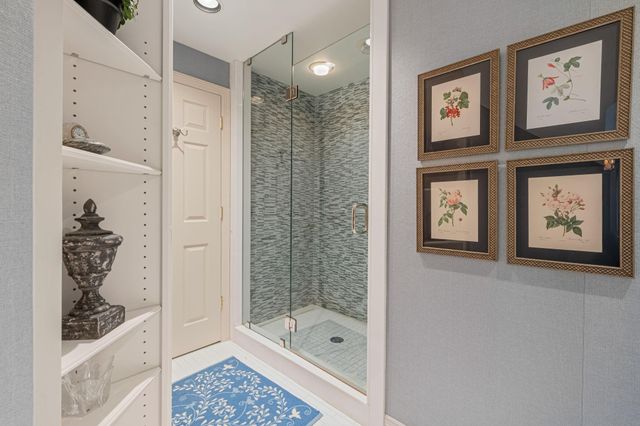 914 Huntington Cove, Houston, TX 77063