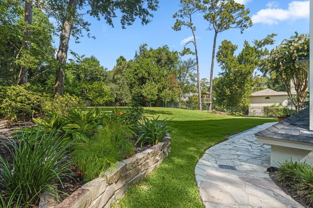 914 Huntington Cove, Houston, TX 77063