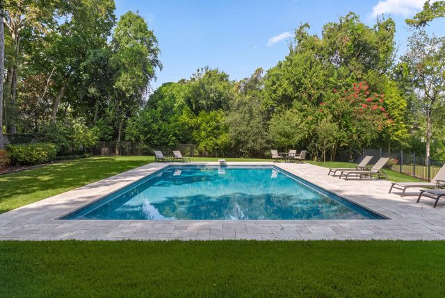914 Huntington Cove, Houston, TX 77063