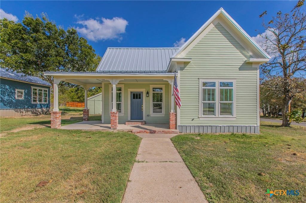 413 S Lutterloh Avenue, Gatesville, TX 76528