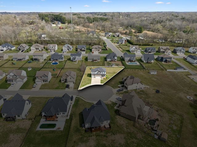 429 Crestwicke Ct, Clarksville, TN 37043