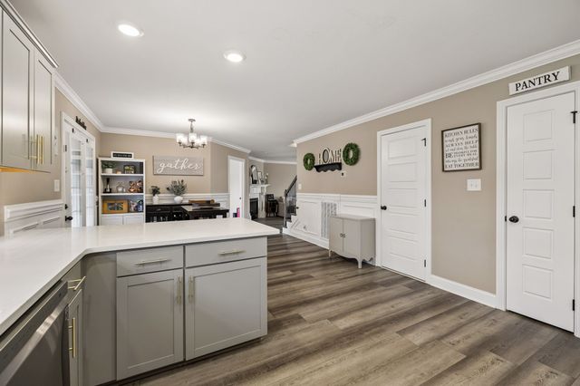 429 Crestwicke Ct, Clarksville, TN 37043