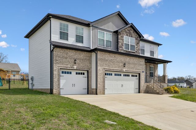 429 Crestwicke Ct, Clarksville, TN 37043