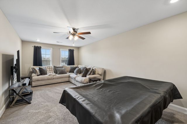 429 Crestwicke Ct, Clarksville, TN 37043