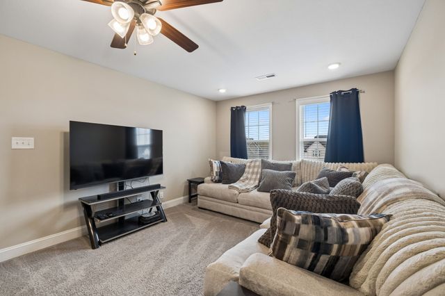 429 Crestwicke Ct, Clarksville, TN 37043