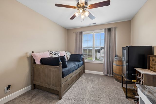 429 Crestwicke Ct, Clarksville, TN 37043