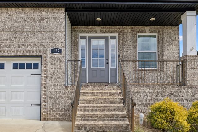 429 Crestwicke Ct, Clarksville, TN 37043
