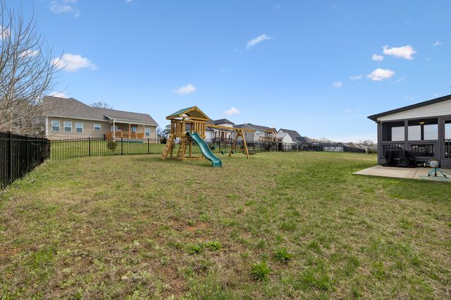 429 Crestwicke Ct, Clarksville, TN 37043