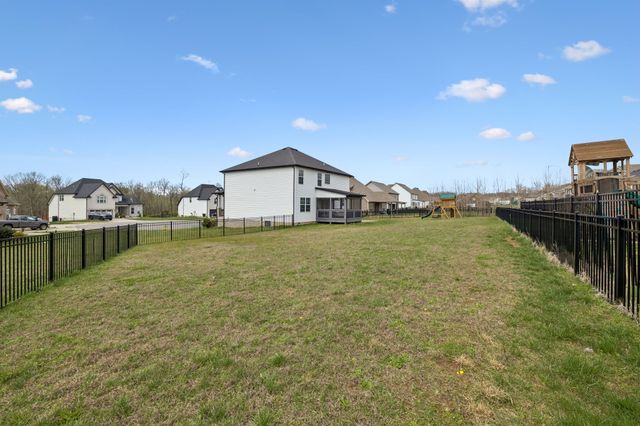 429 Crestwicke Ct, Clarksville, TN 37043