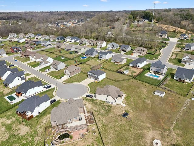 429 Crestwicke Ct, Clarksville, TN 37043