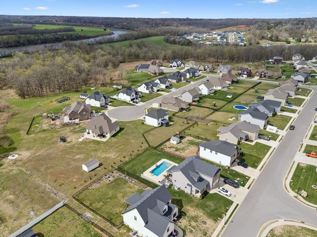 429 Crestwicke Ct, Clarksville, TN 37043