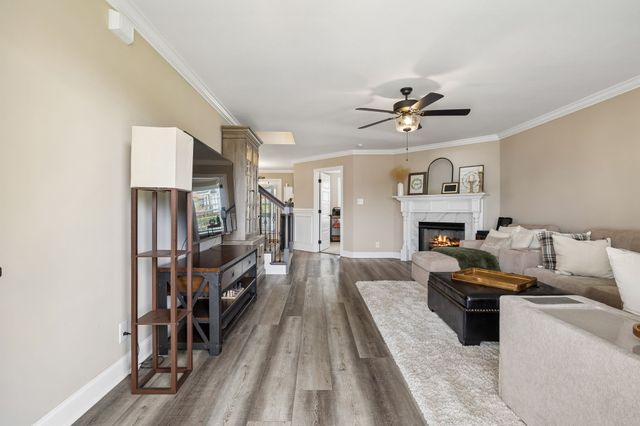 429 Crestwicke Ct, Clarksville, TN 37043