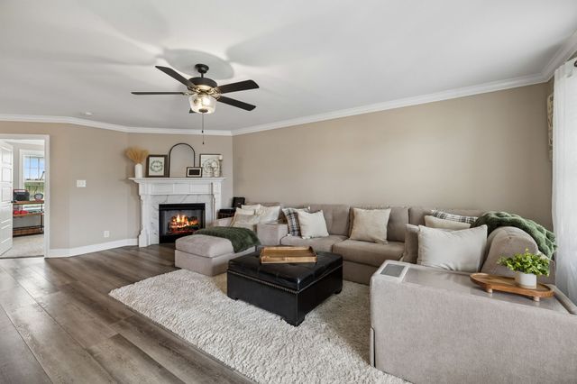 429 Crestwicke Ct, Clarksville, TN 37043