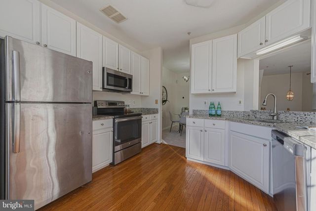 20432 COOL FERN SQ, Ashburn, VA 20147