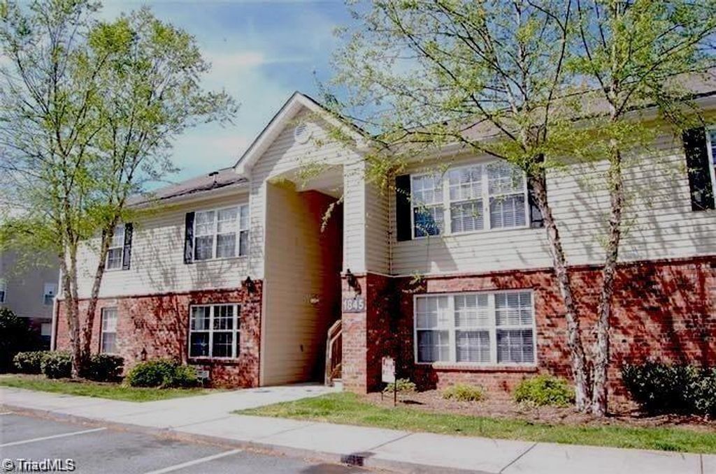 1845 Crest Hollow Drive, Winston-salem, NC 27127