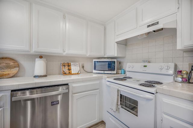 9286 N Archie Avenue, Fresno, CA 93720