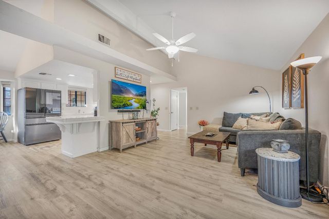 9286 N Archie Avenue, Fresno, CA 93720