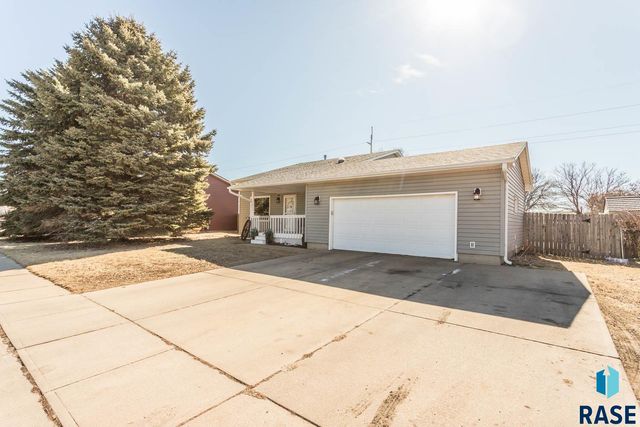 5615 W Dardanella Rd Road, Sioux Falls, SD 57106