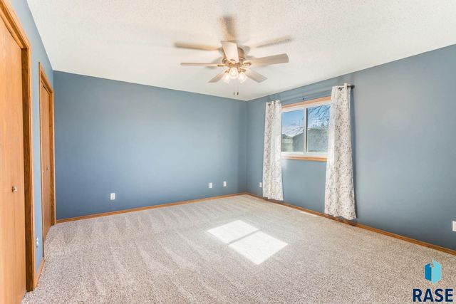 5615 W Dardanella Rd Road, Sioux Falls, SD 57106