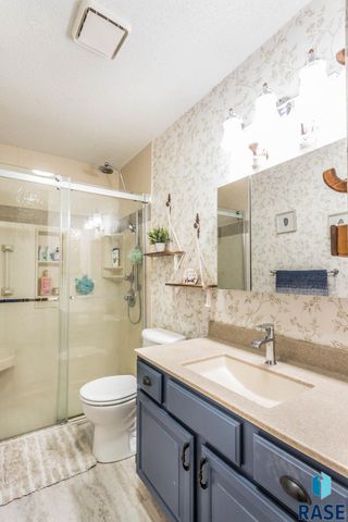 5615 W Dardanella Rd Road, Sioux Falls, SD 57106