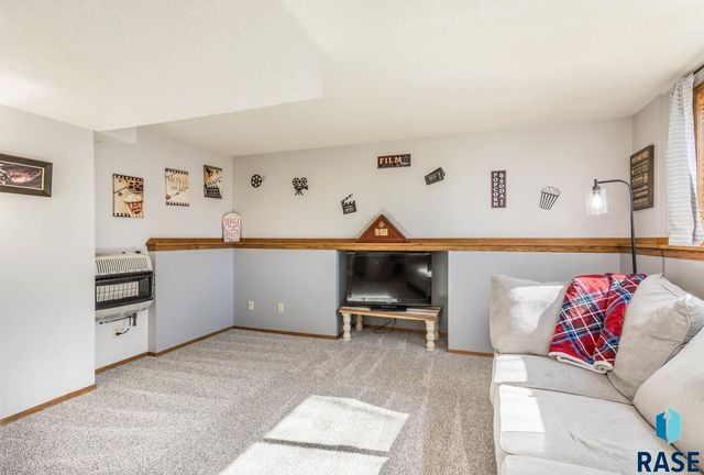 5615 W Dardanella Rd Road, Sioux Falls, SD 57106