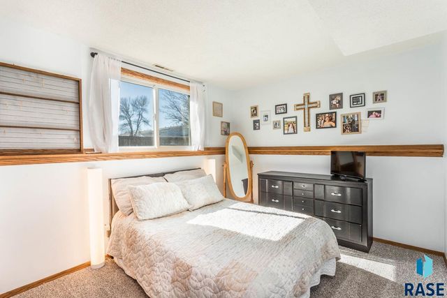 5615 W Dardanella Rd Road, Sioux Falls, SD 57106