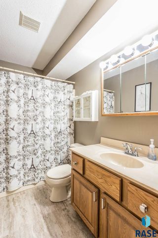 5615 W Dardanella Rd Road, Sioux Falls, SD 57106