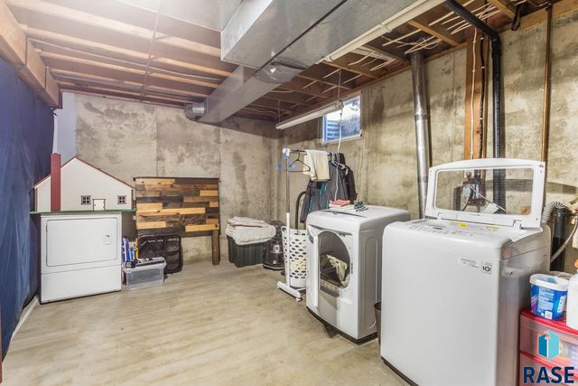 5615 W Dardanella Rd Road, Sioux Falls, SD 57106