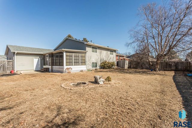 5615 W Dardanella Rd Road, Sioux Falls, SD 57106
