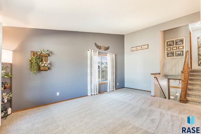 5615 W Dardanella Rd Road, Sioux Falls, SD 57106