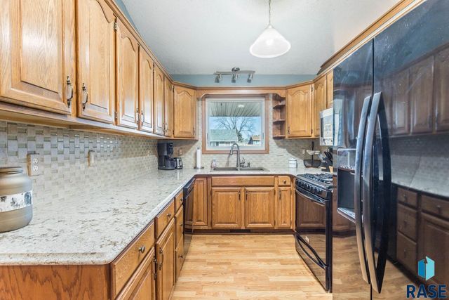 5615 W Dardanella Rd Road, Sioux Falls, SD 57106