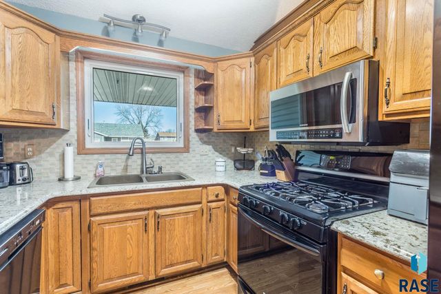 5615 W Dardanella Rd Road, Sioux Falls, SD 57106