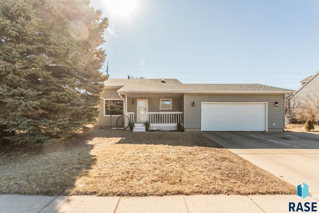 5615 W Dardanella Rd Road, Sioux Falls, SD 57106