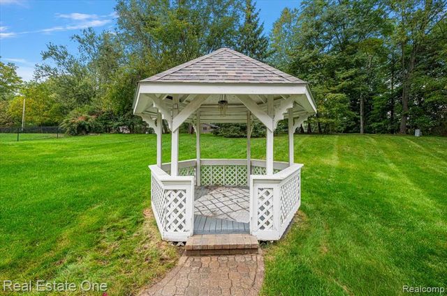 1854 Ludgate Lane, Rochester Hills, MI 48309