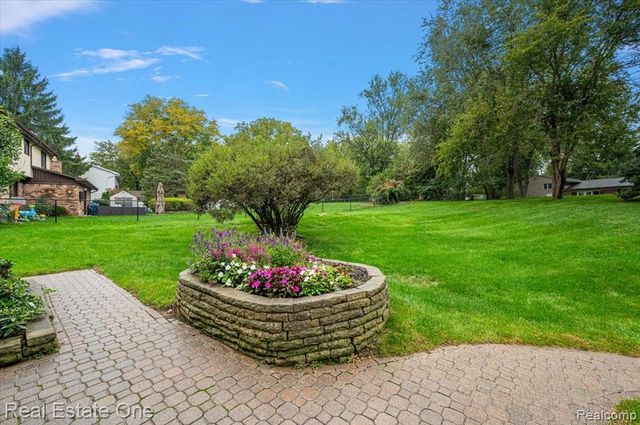 1854 Ludgate Lane, Rochester Hills, MI 48309