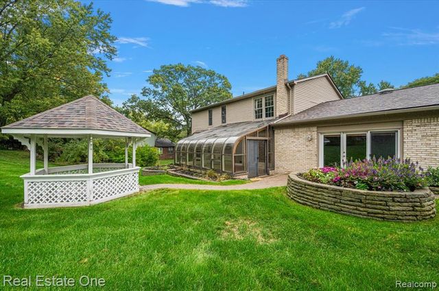 1854 Ludgate Lane, Rochester Hills, MI 48309