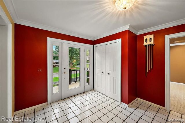 1854 Ludgate Lane, Rochester Hills, MI 48309