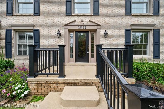 1854 Ludgate Lane, Rochester Hills, MI 48309