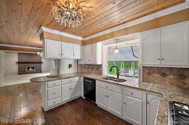 1854 Ludgate Lane, Rochester Hills, MI 48309