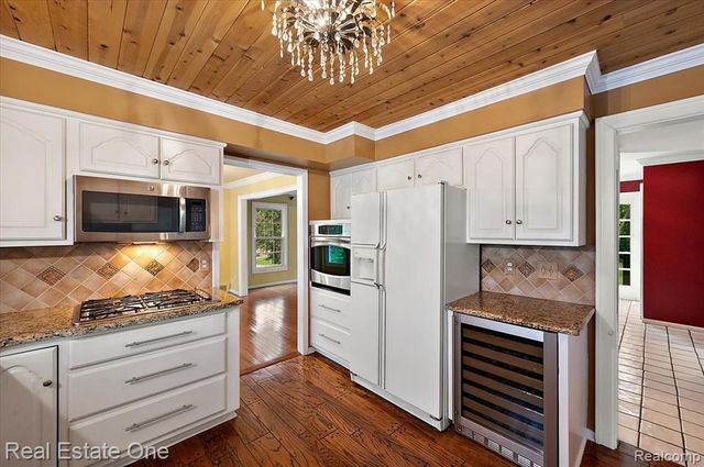 1854 Ludgate Lane, Rochester Hills, MI 48309