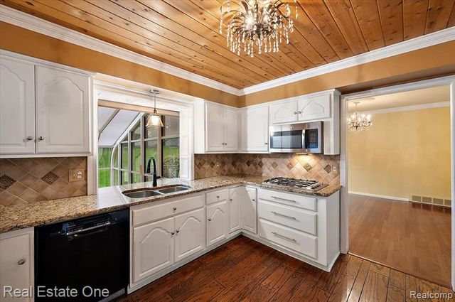 1854 Ludgate Lane, Rochester Hills, MI 48309