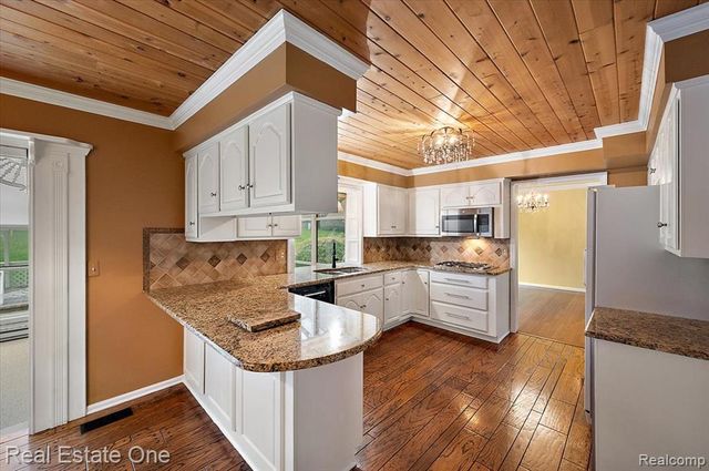 1854 Ludgate Lane, Rochester Hills, MI 48309