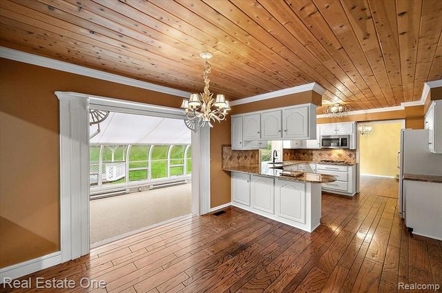 1854 Ludgate Lane, Rochester Hills, MI 48309