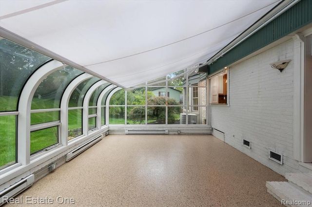 1854 Ludgate Lane, Rochester Hills, MI 48309