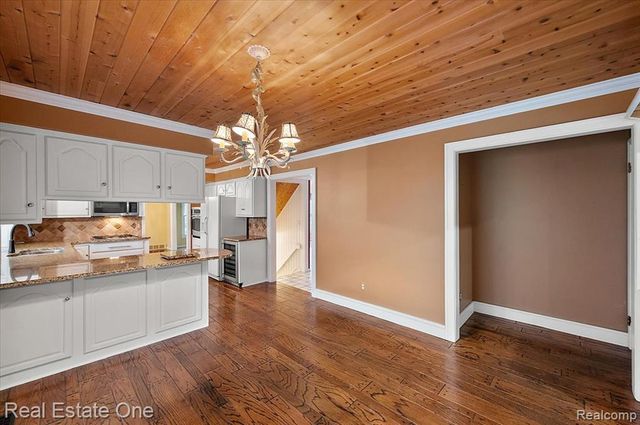 1854 Ludgate Lane, Rochester Hills, MI 48309