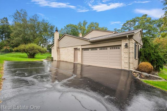 1854 Ludgate Lane, Rochester Hills, MI 48309