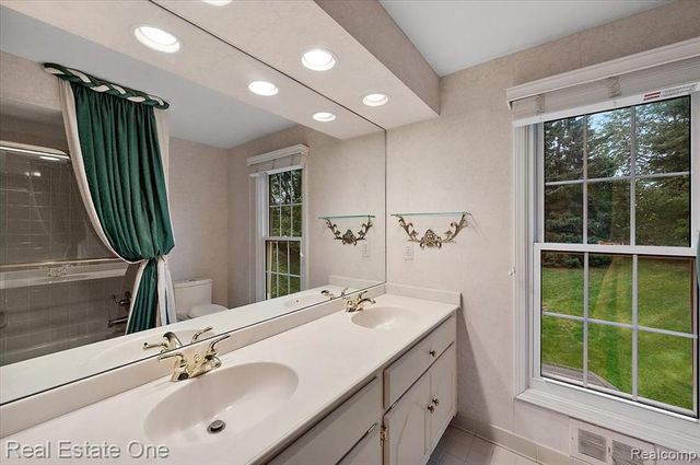 1854 Ludgate Lane, Rochester Hills, MI 48309