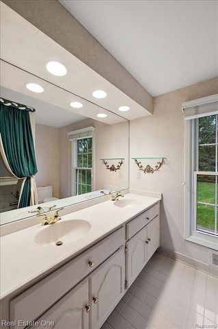 1854 Ludgate Lane, Rochester Hills, MI 48309