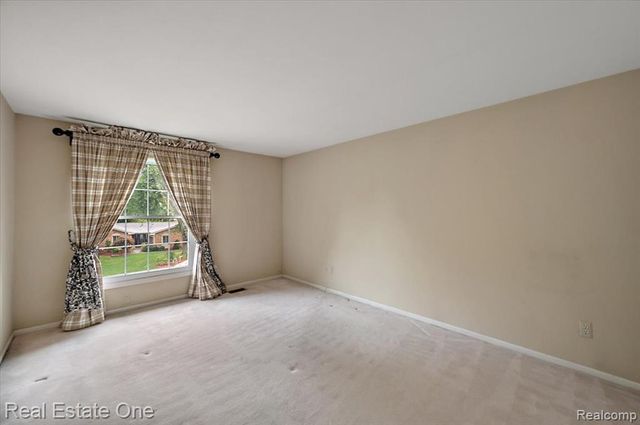 1854 Ludgate Lane, Rochester Hills, MI 48309
